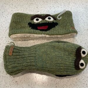 Knitwits Sesame Street Oscar the Grouch Headwarmer and Mitten Set